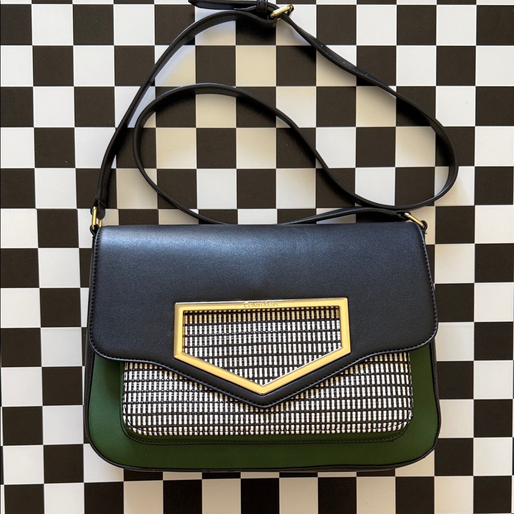 Calvin Klein Stylish Black and Green Women's Sachet Bag